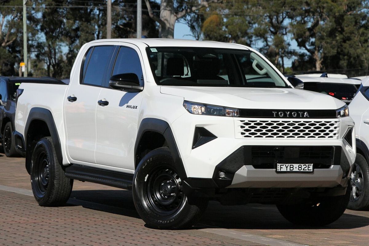 2025 Toyota Hilux SR 48V GUN126R 4X4