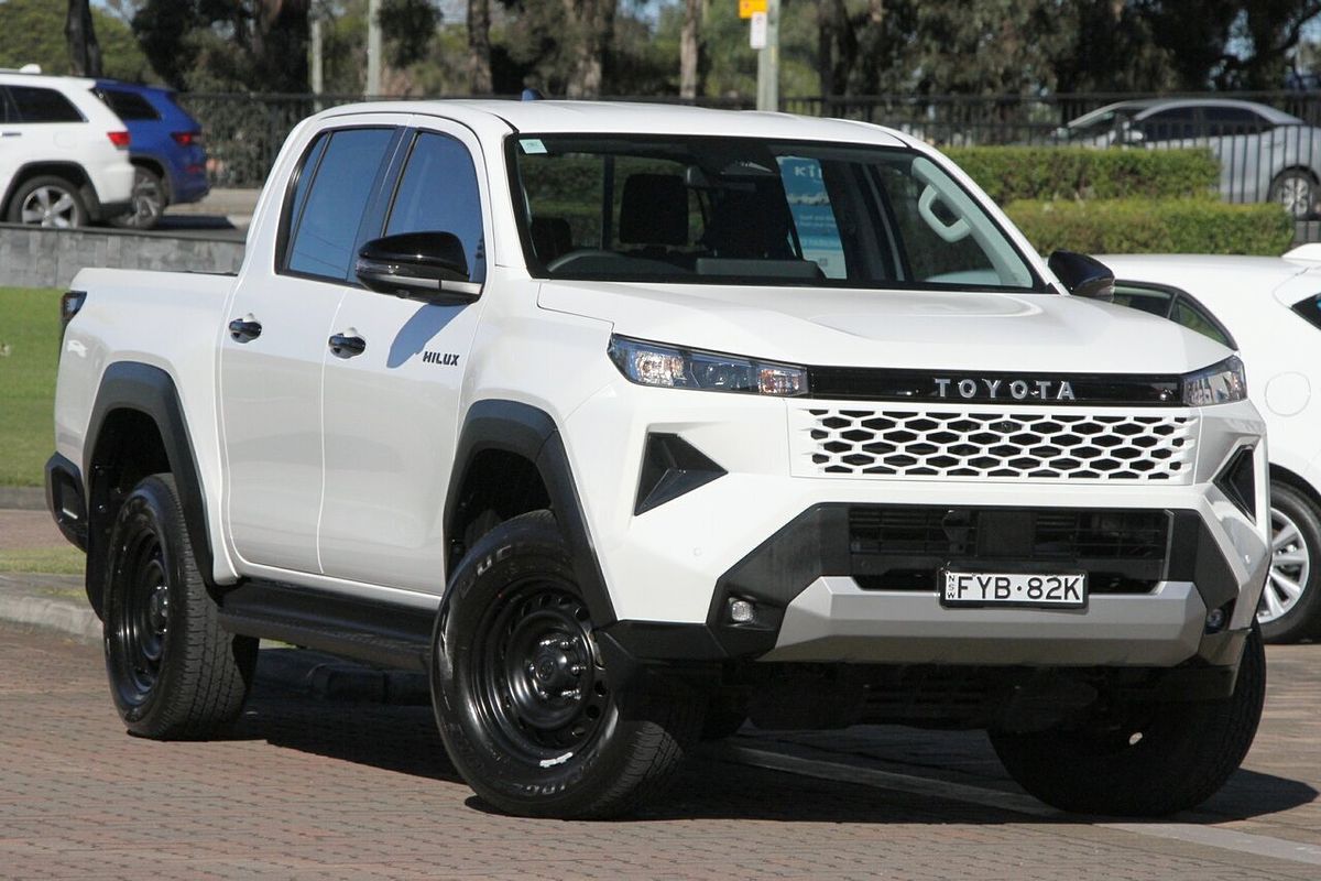 2025 Toyota Hilux SR 48V GUN126R 4X4