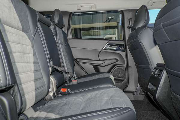 2025 Mitsubishi Outlander Aspire ZM thumb-8