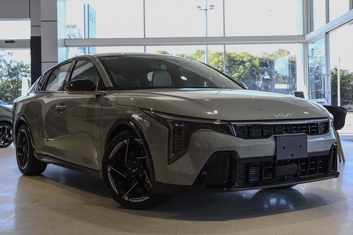2025 Kia K4 GT-Line CL4m