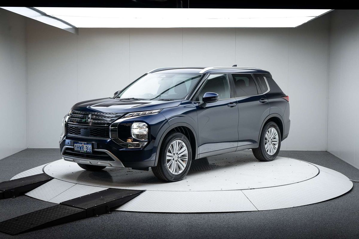 2023 Mitsubishi Outlander LS ZM