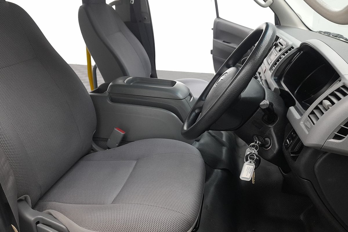 2009 Toyota Hiace Commuter KDH223R ELWB High Roof