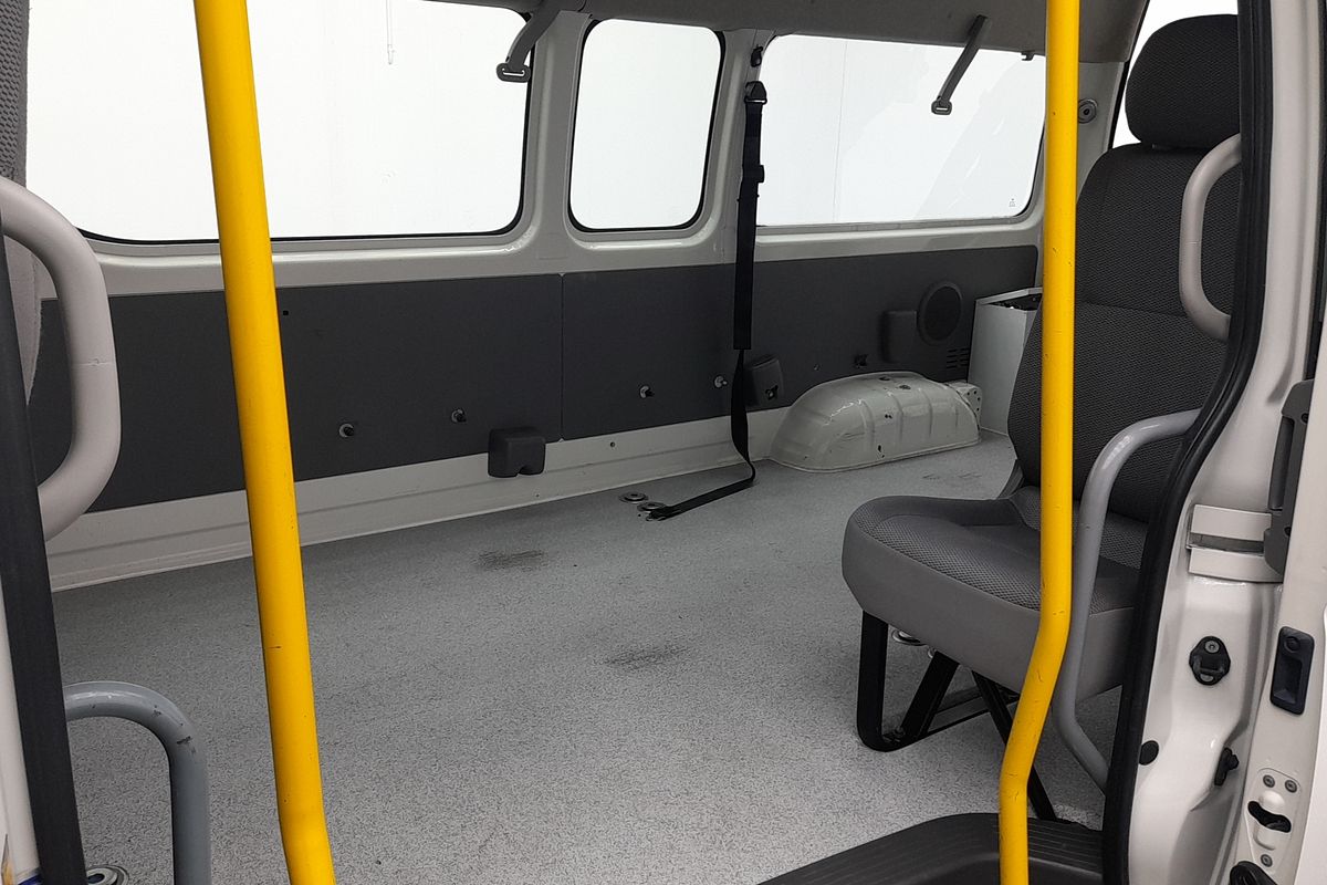 2009 Toyota Hiace Commuter KDH223R ELWB High Roof