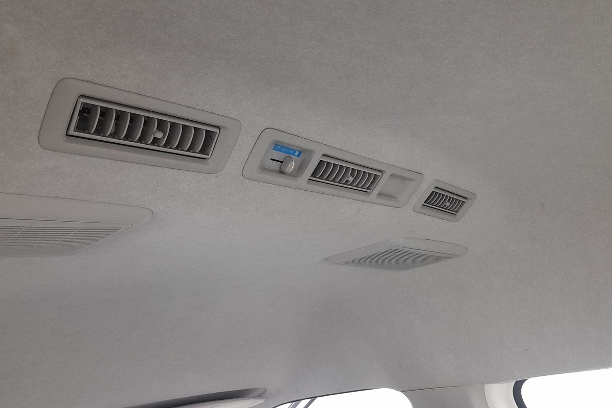 2009 Toyota Hiace Commuter KDH223R ELWB High Roof