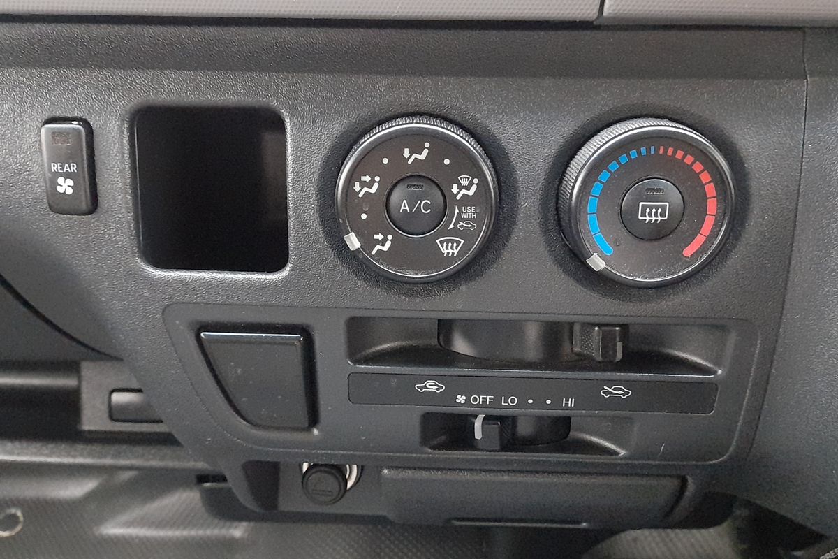 2009 Toyota Hiace Commuter KDH223R ELWB High Roof