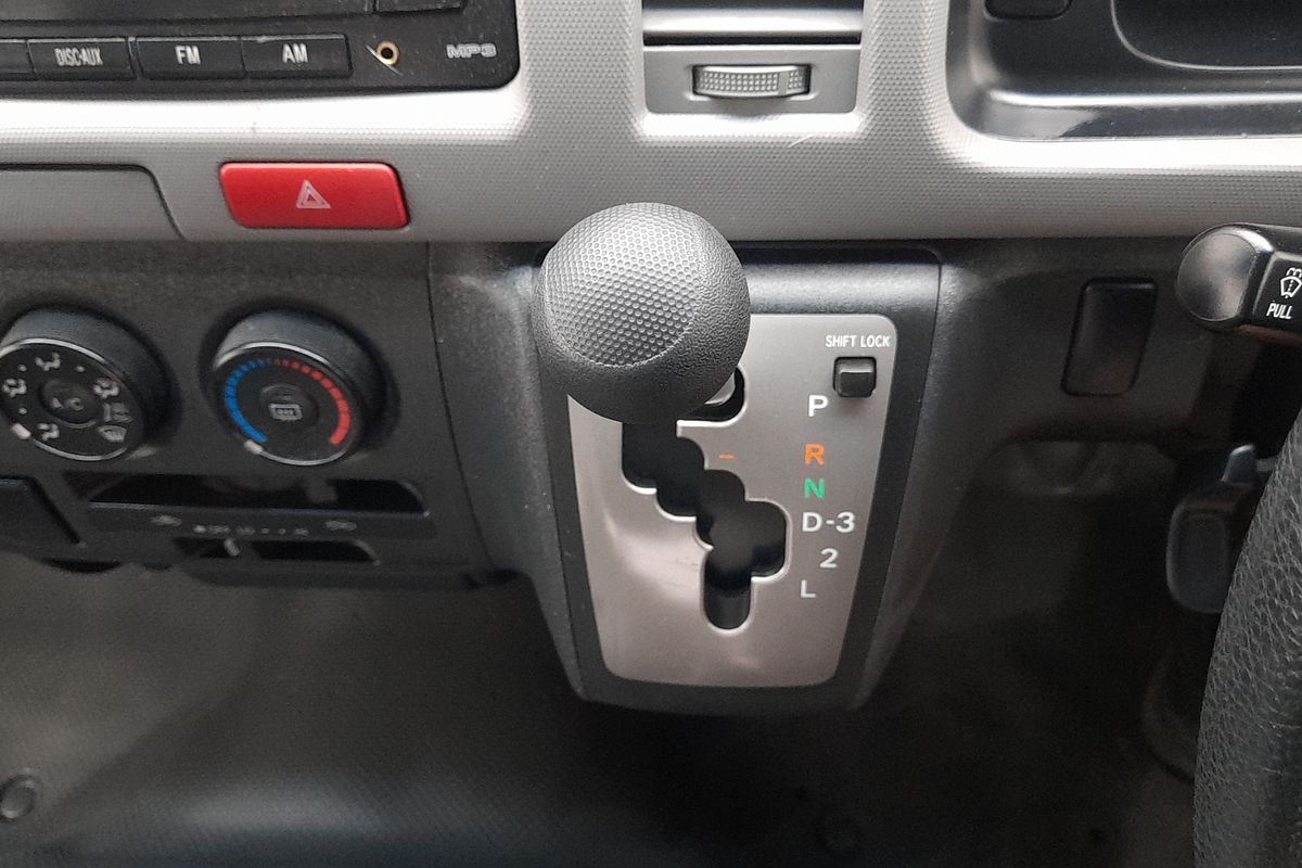 2009 Toyota Hiace Commuter KDH223R ELWB High Roof