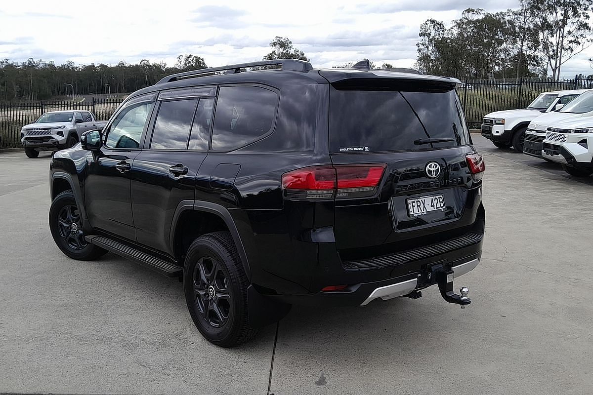 2025 Toyota Landcruiser GR Sport FJA300R