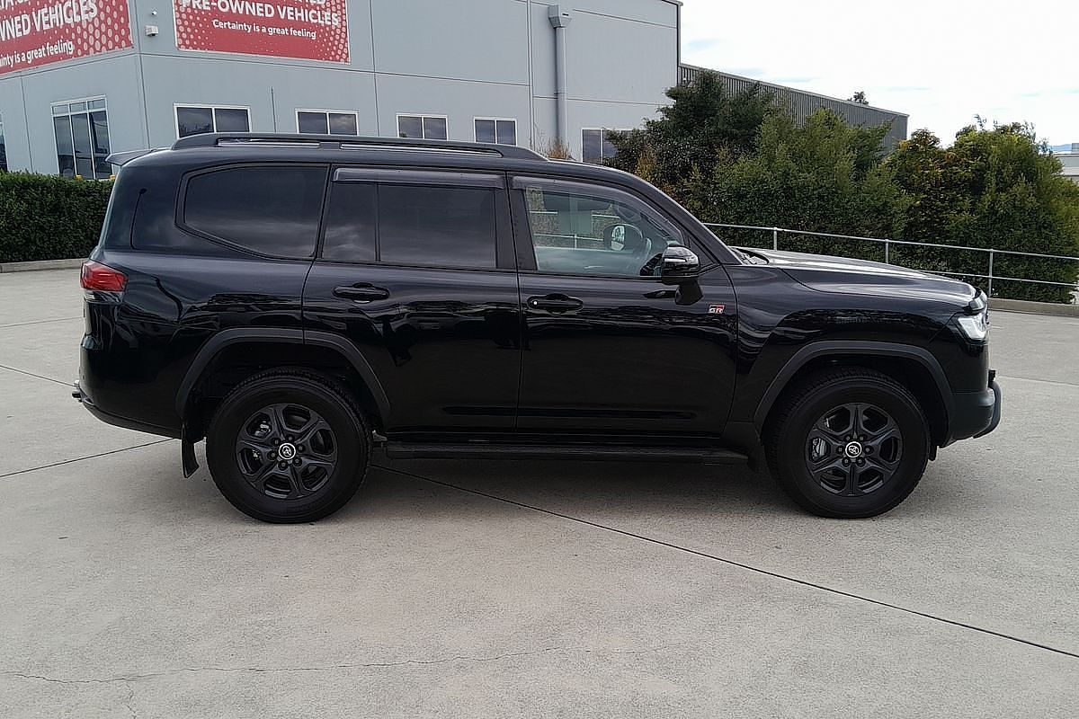 2025 Toyota Landcruiser GR Sport FJA300R
