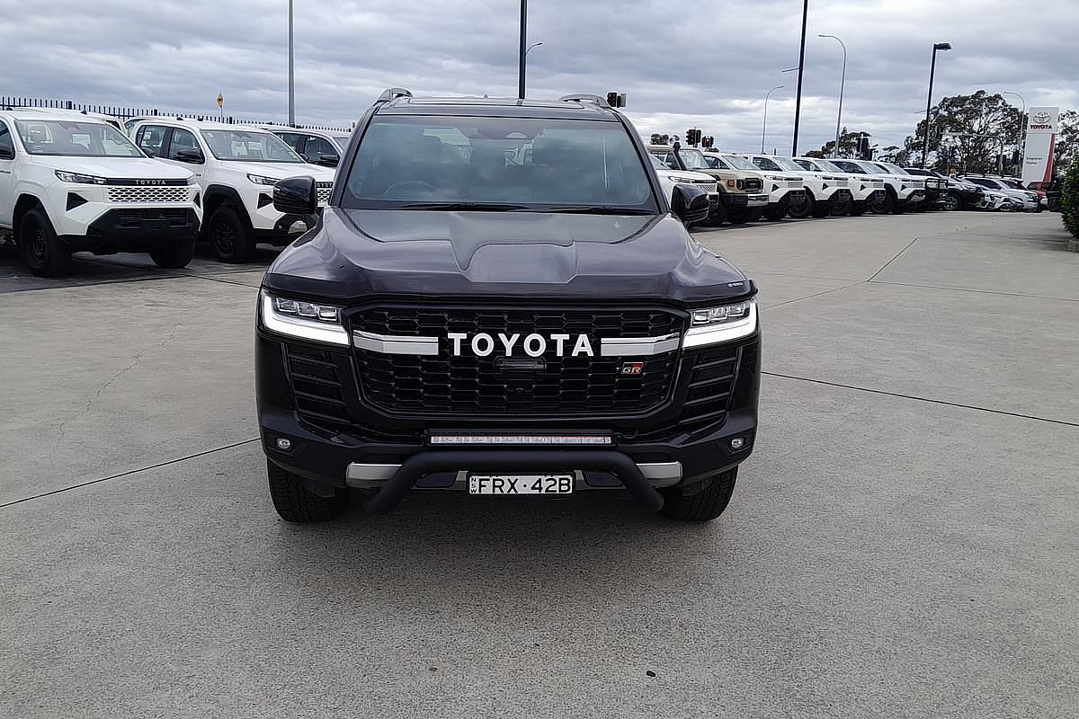 2025 Toyota Landcruiser GR Sport FJA300R