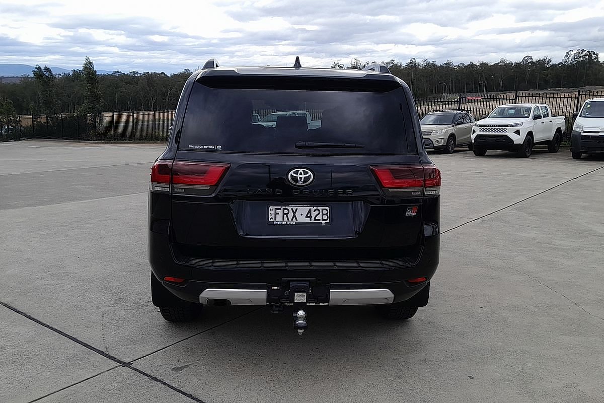 2025 Toyota Landcruiser GR Sport FJA300R