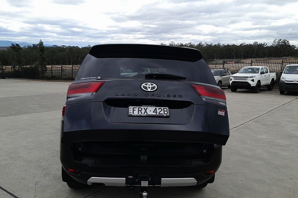 2025 Toyota Landcruiser GR Sport FJA300R
