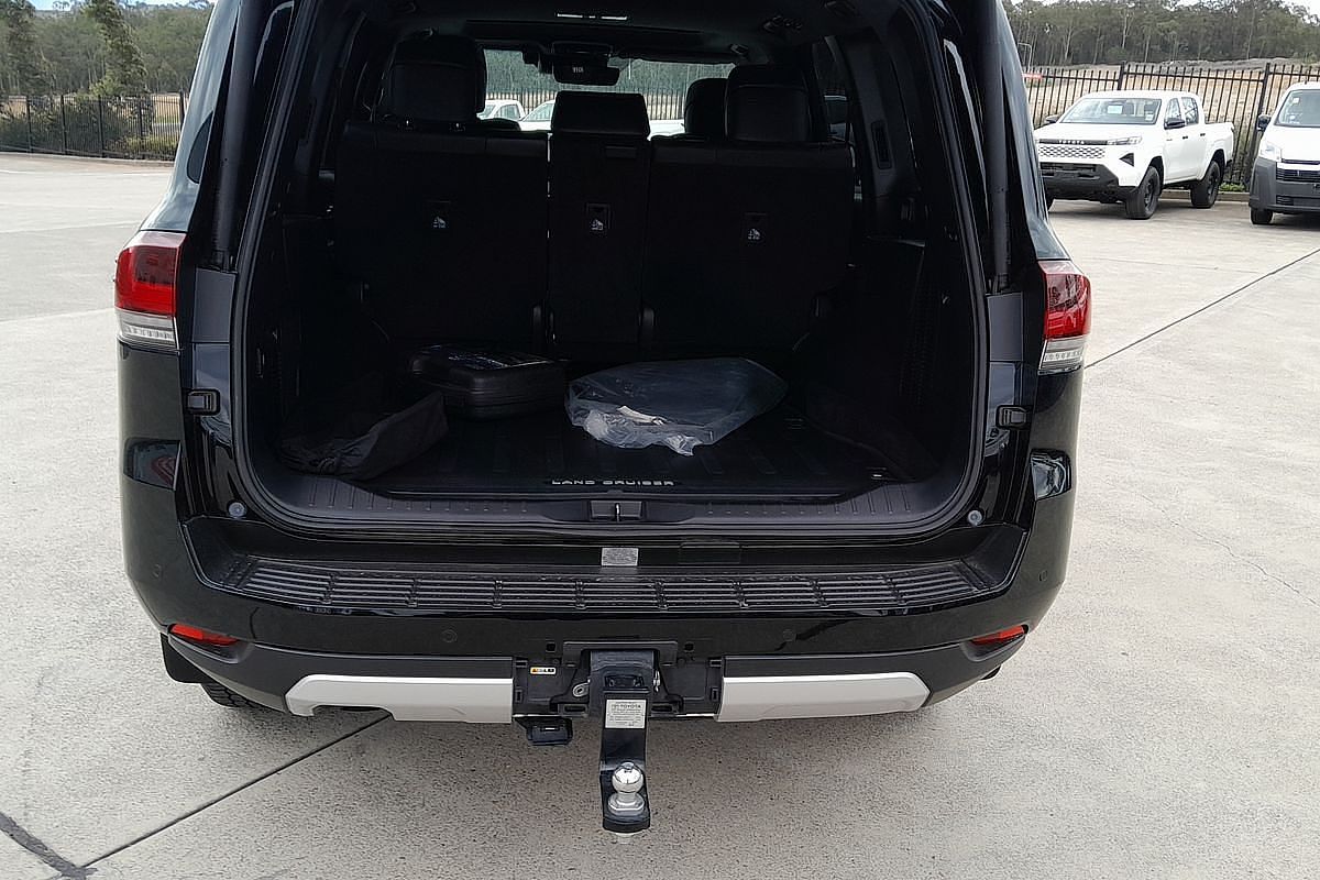 2025 Toyota Landcruiser GR Sport FJA300R