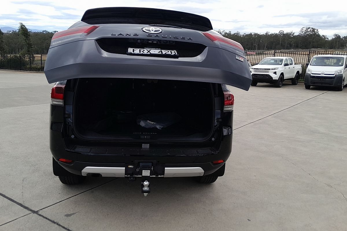 2025 Toyota Landcruiser GR Sport FJA300R