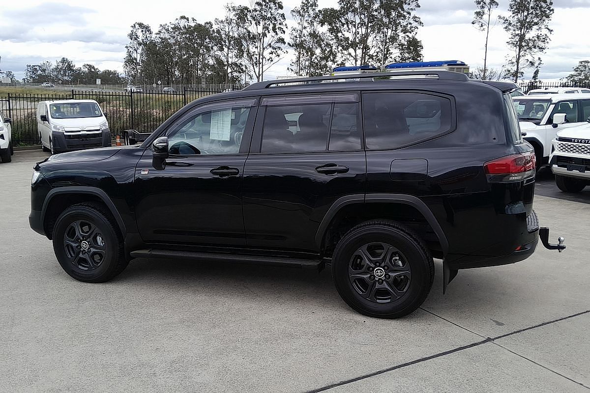2025 Toyota Landcruiser GR Sport FJA300R
