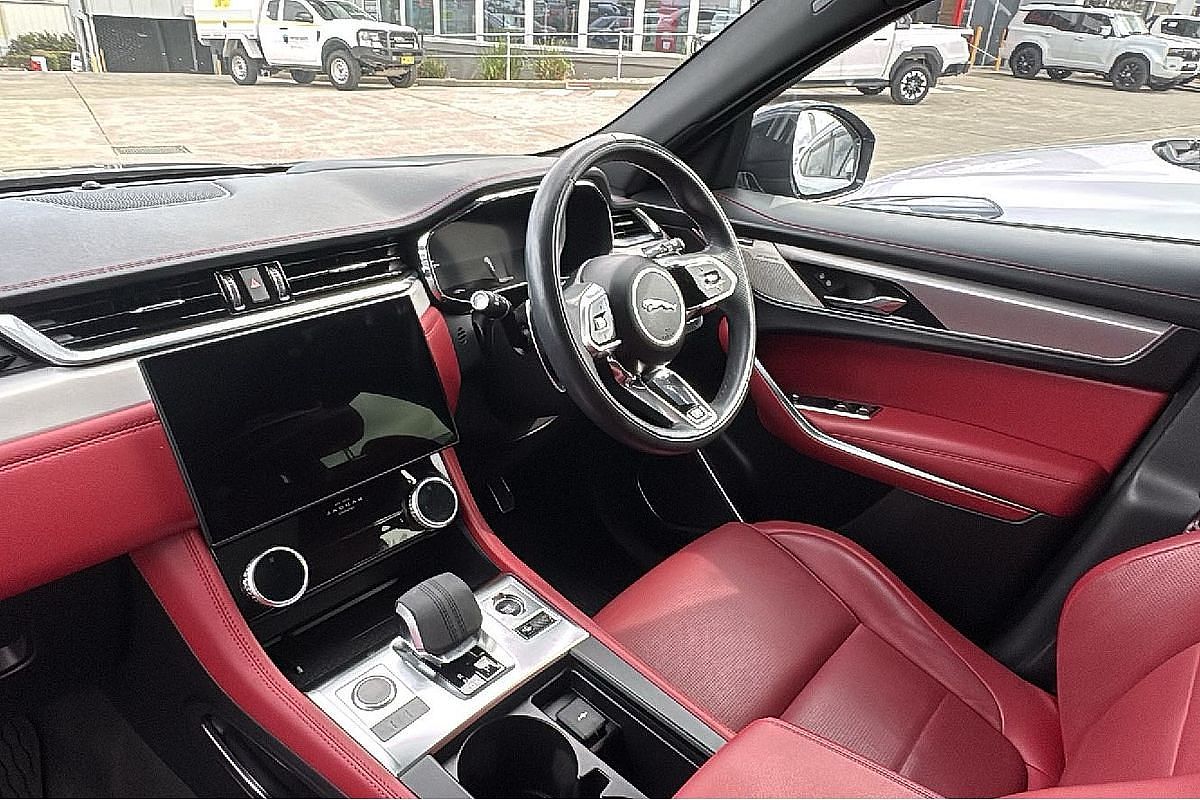 2023 Jaguar F-PACE P250 R-Dynamic SE X761