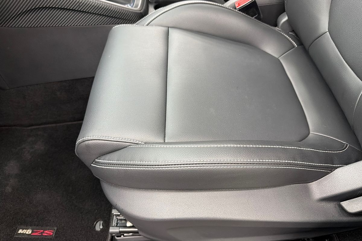2020 MG ZS Essence AZS1