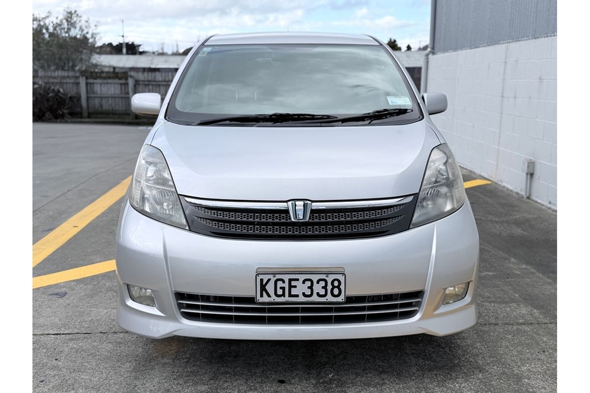 2005 Toyota ISIS