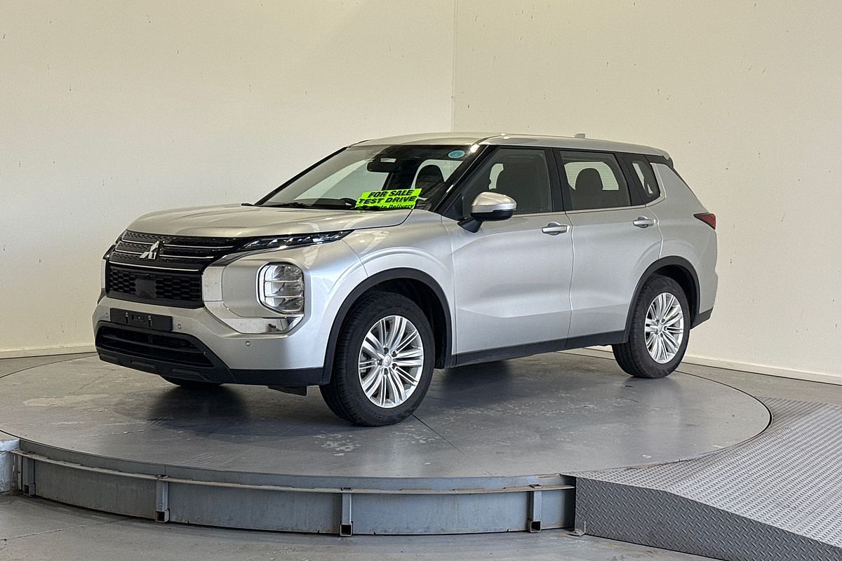 2023 Mitsubishi Outlander ES ZM