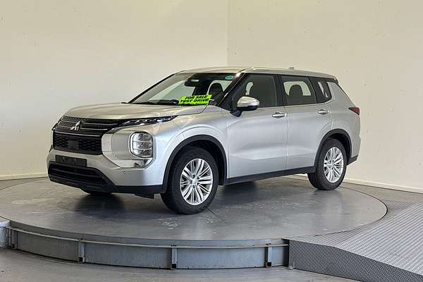2023 Mitsubishi Outlander ES ZM
