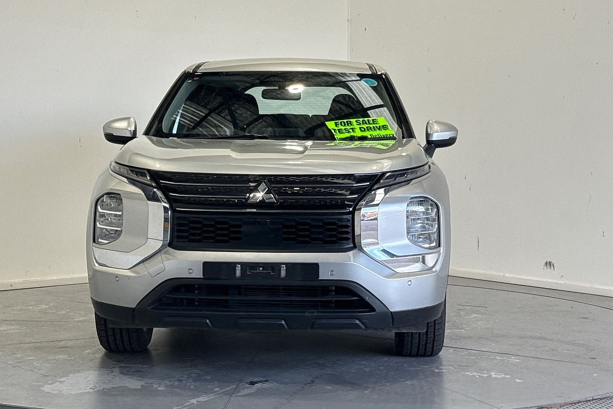 2023 Mitsubishi Outlander ES ZM