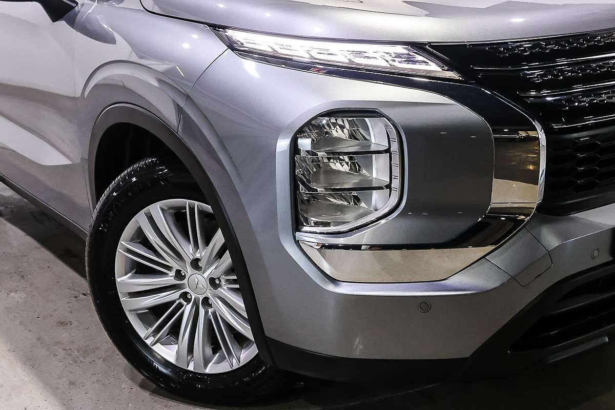 2023 Mitsubishi Outlander ES ZM