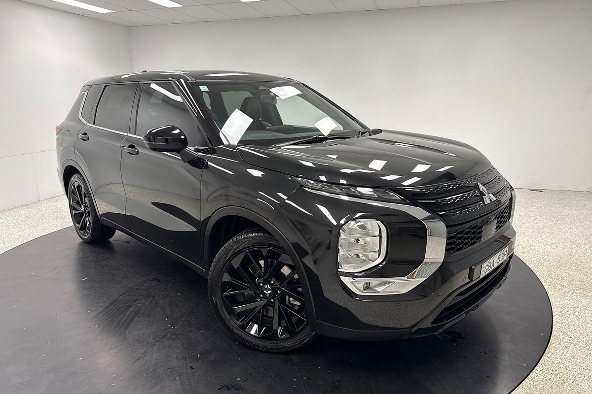 2023 Mitsubishi Outlander LS Black Edition ZM