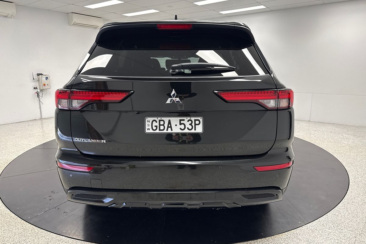2023 Mitsubishi Outlander LS Black Edition ZM