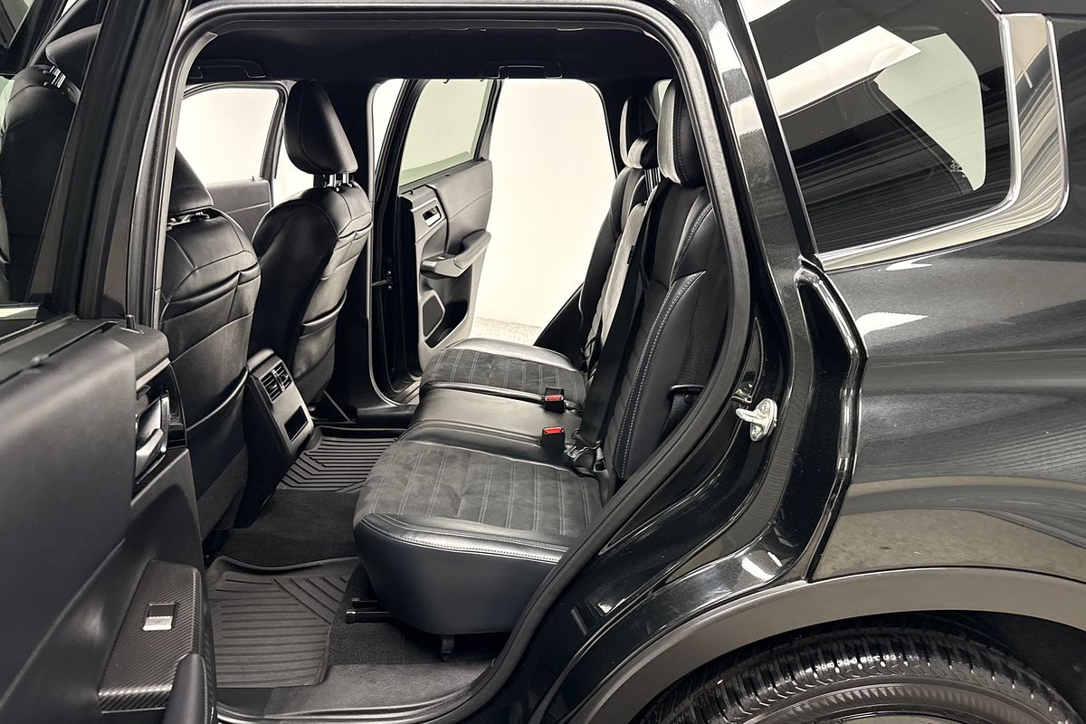 2023 Mitsubishi Outlander LS Black Edition ZM