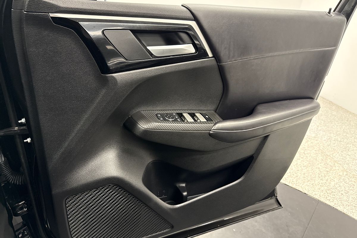 2023 Mitsubishi Outlander LS Black Edition ZM