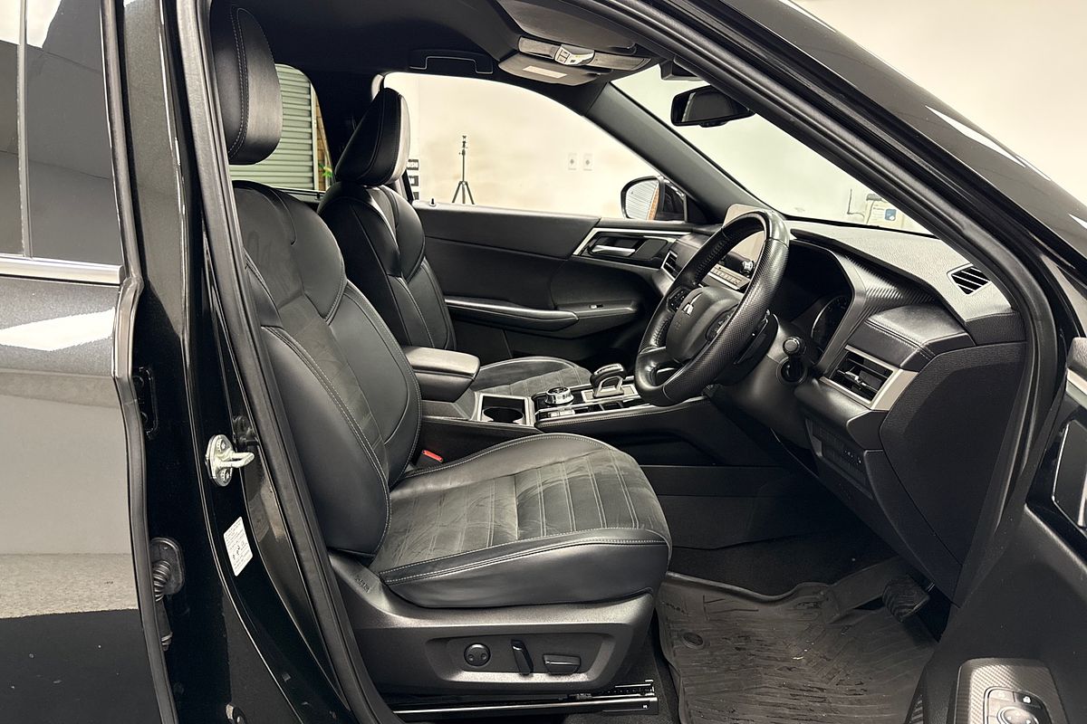 2023 Mitsubishi Outlander LS Black Edition ZM