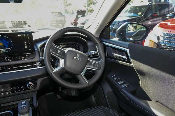 2025 Mitsubishi Outlander LS ZM thumb-18