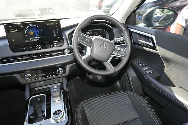 2025 Mitsubishi Outlander LS ZM thumb-19
