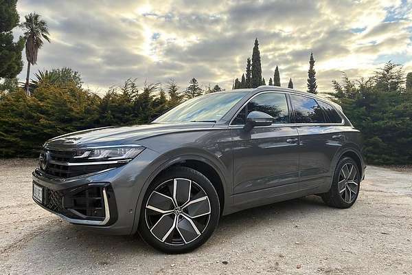2025 Volkswagen Touareg 210TDI R-Line RC
