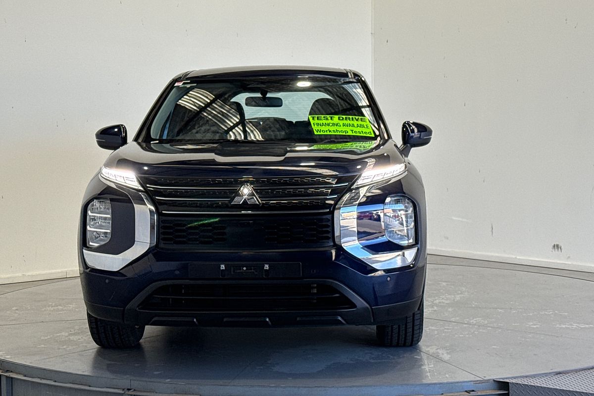 2023 Mitsubishi Outlander ES ZM