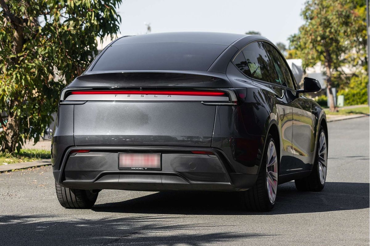 2025 Tesla Model Y Premium Rear-Wheel Drive