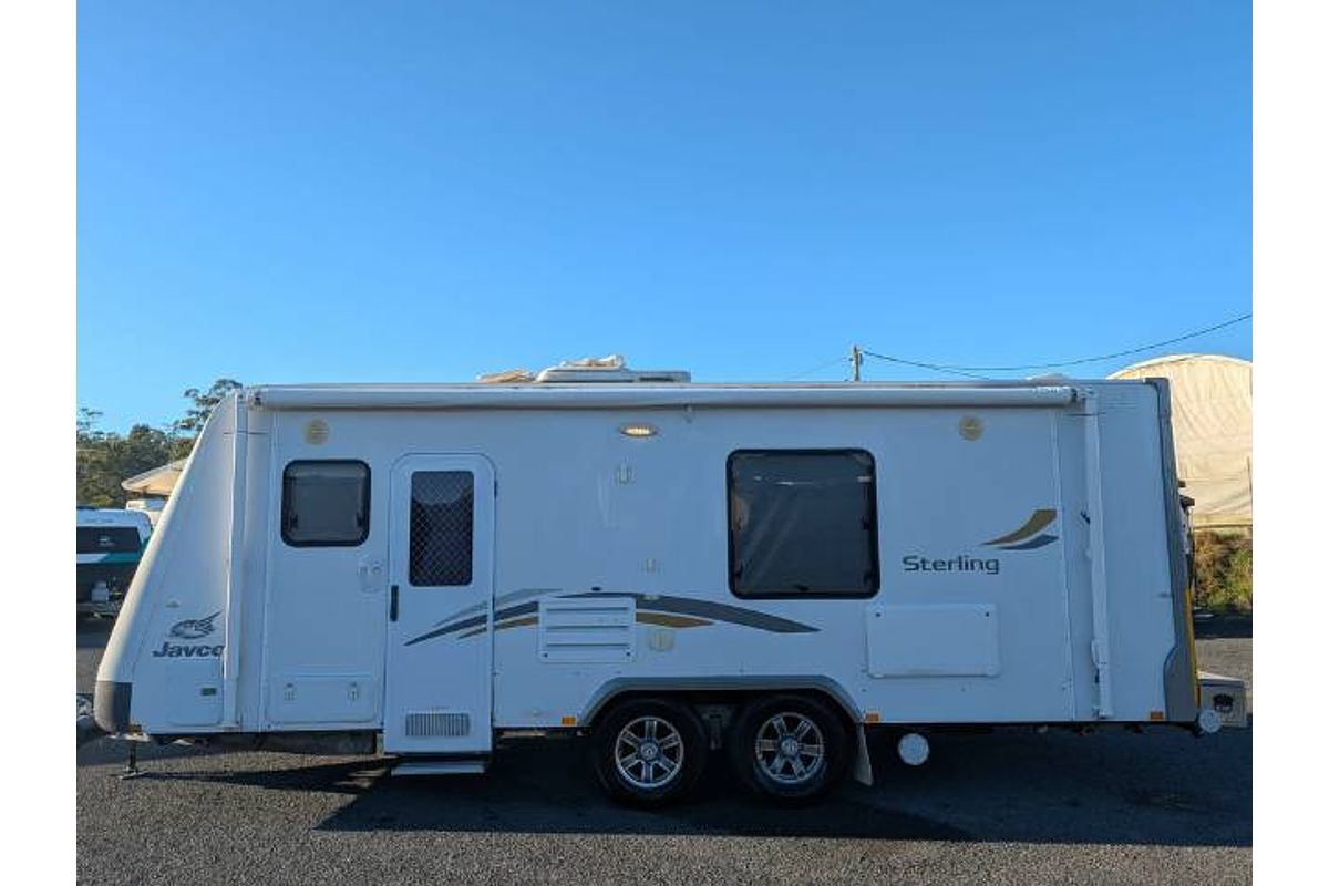 2012 Jayco STERLING CARAVAN 21.65-3 FRONT CLUB L