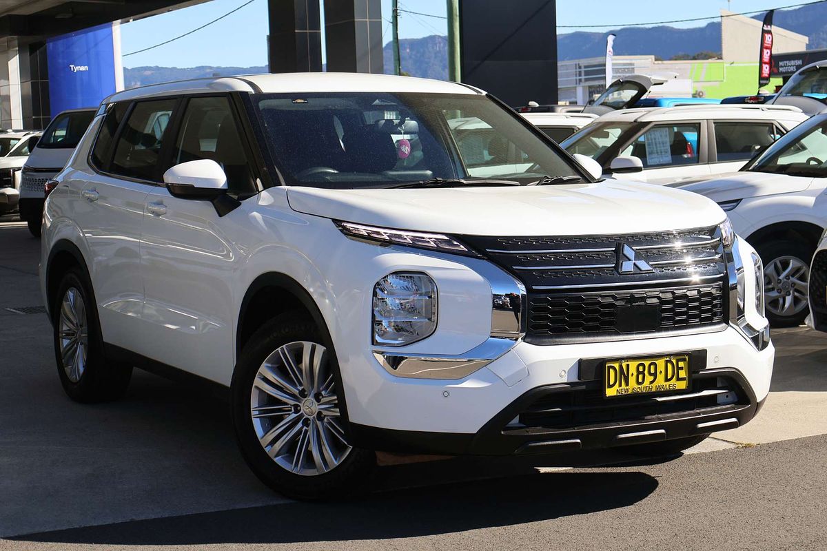 2024 Mitsubishi Outlander ES ZM