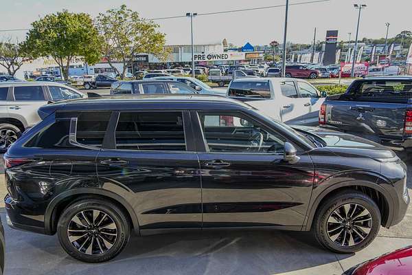 2025 Mitsubishi Outlander LS ZM thumb-3
