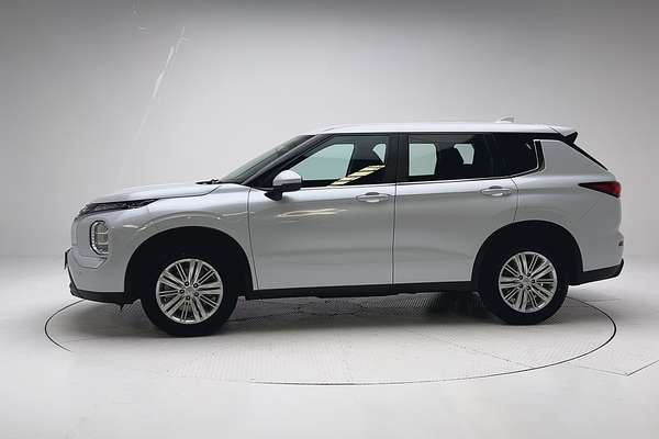 2023 Mitsubishi Outlander ES ZM thumb-3