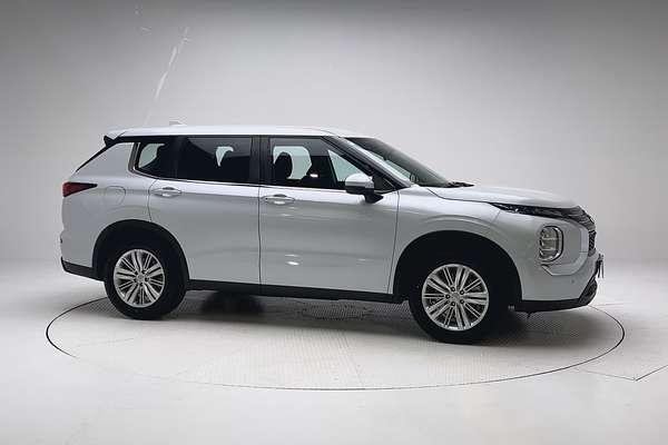 2023 Mitsubishi Outlander ES ZM thumb-8