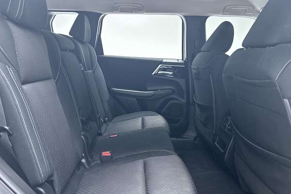 2023 Mitsubishi Outlander ES ZM thumb-11