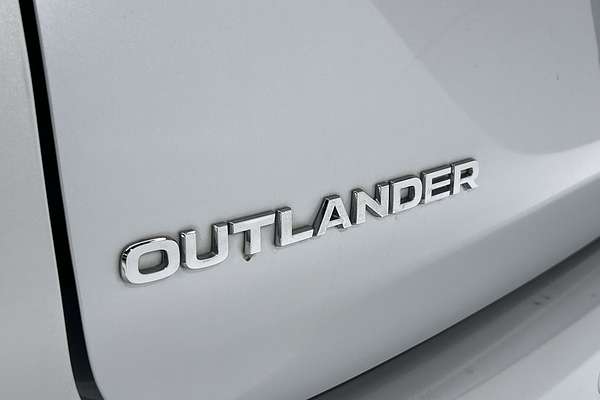 2023 Mitsubishi Outlander ES ZM thumb-21