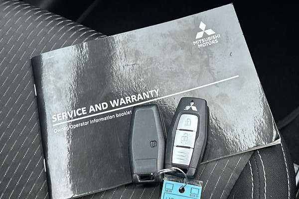 2023 Mitsubishi Outlander ES ZM thumb-22