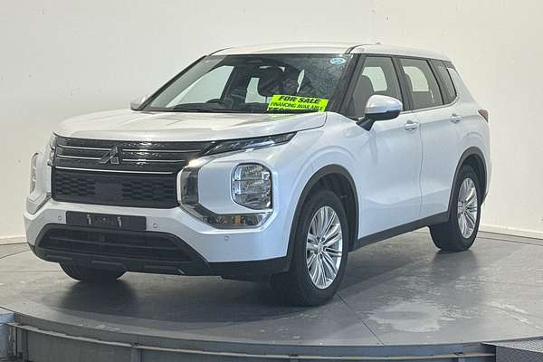 2023 Mitsubishi Outlander ES ZM