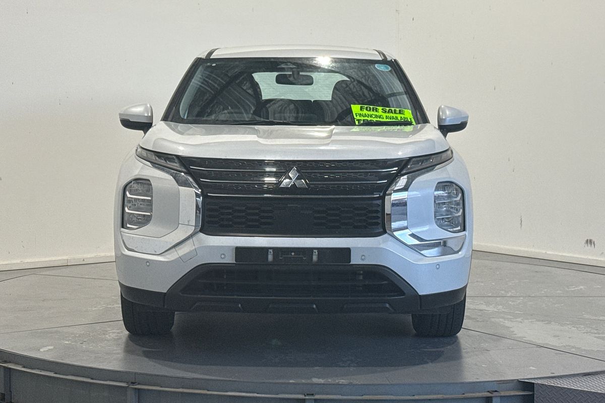 2023 Mitsubishi Outlander ES ZM