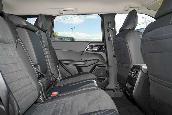 2025 Mitsubishi Outlander LS ZM thumb-8