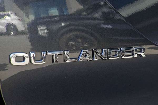 2025 Mitsubishi Outlander LS ZM thumb-19