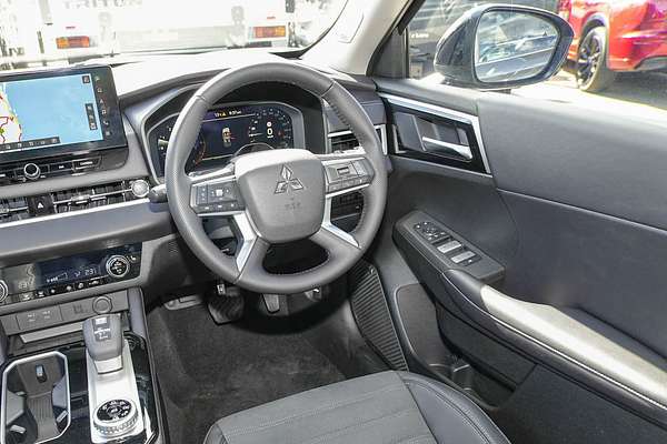 2025 Mitsubishi Outlander LS ZM thumb-17