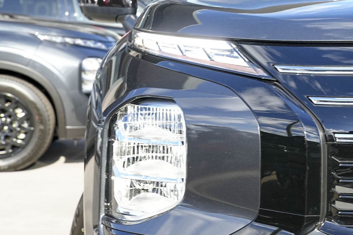 2025 Mitsubishi Outlander LS ZM
