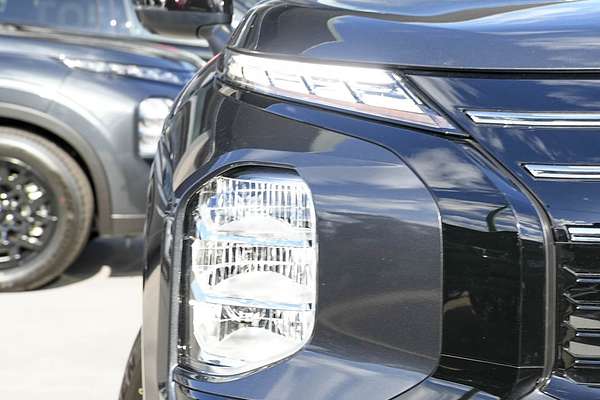 2025 Mitsubishi Outlander LS ZM thumb-1
